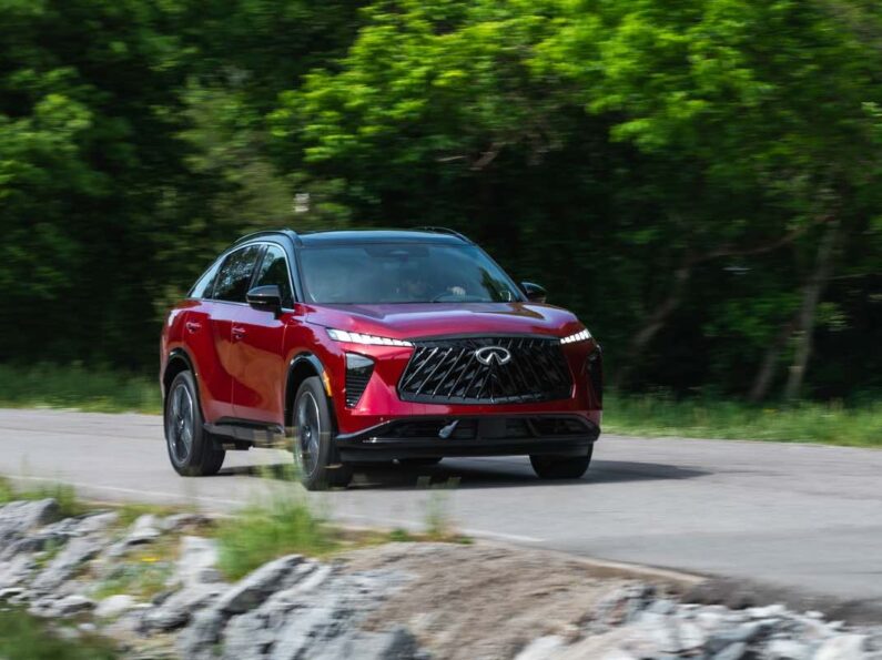 Infiniti QX65 premium SUV debuts with lower price than competitors